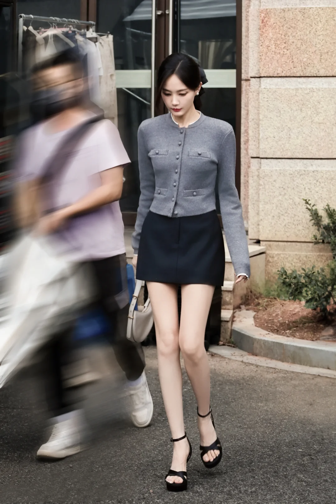 李一桐，美人余上班路透，余梦的新皮肤真好看。
