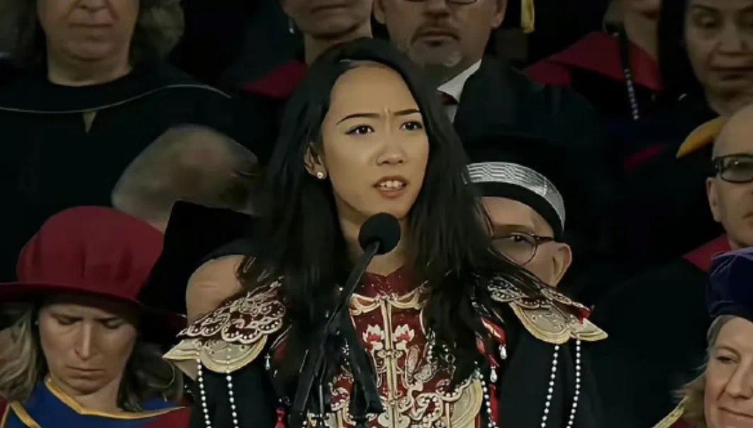 哈佛女孩蒋雨融引发全网质疑，本来是哈佛400年校史上首位中国女毕业生代表发表演讲