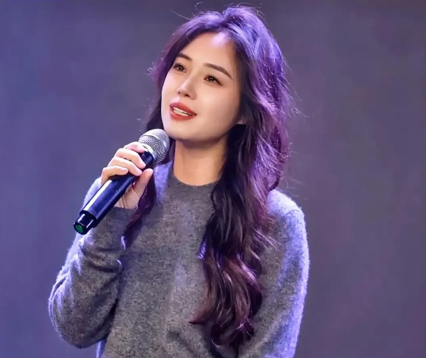 云朵跟他师父之间有什么过节以及误会我们外人不知道，所以我经常这样想，外表敦厚的老
