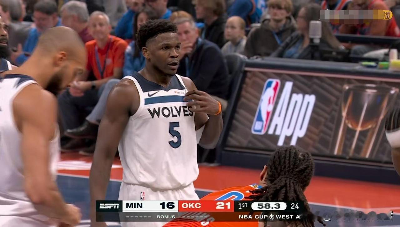 森林狼超级巨星爱德华兹真是浪得虚名！在今天森林狼客场挑战雷霆的比赛中，目前双方的