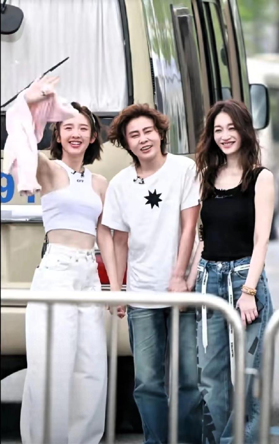 冠军气场碾压！王濛同框唐艺昕李小冉，气质完全不输同框唐艺昕、李小