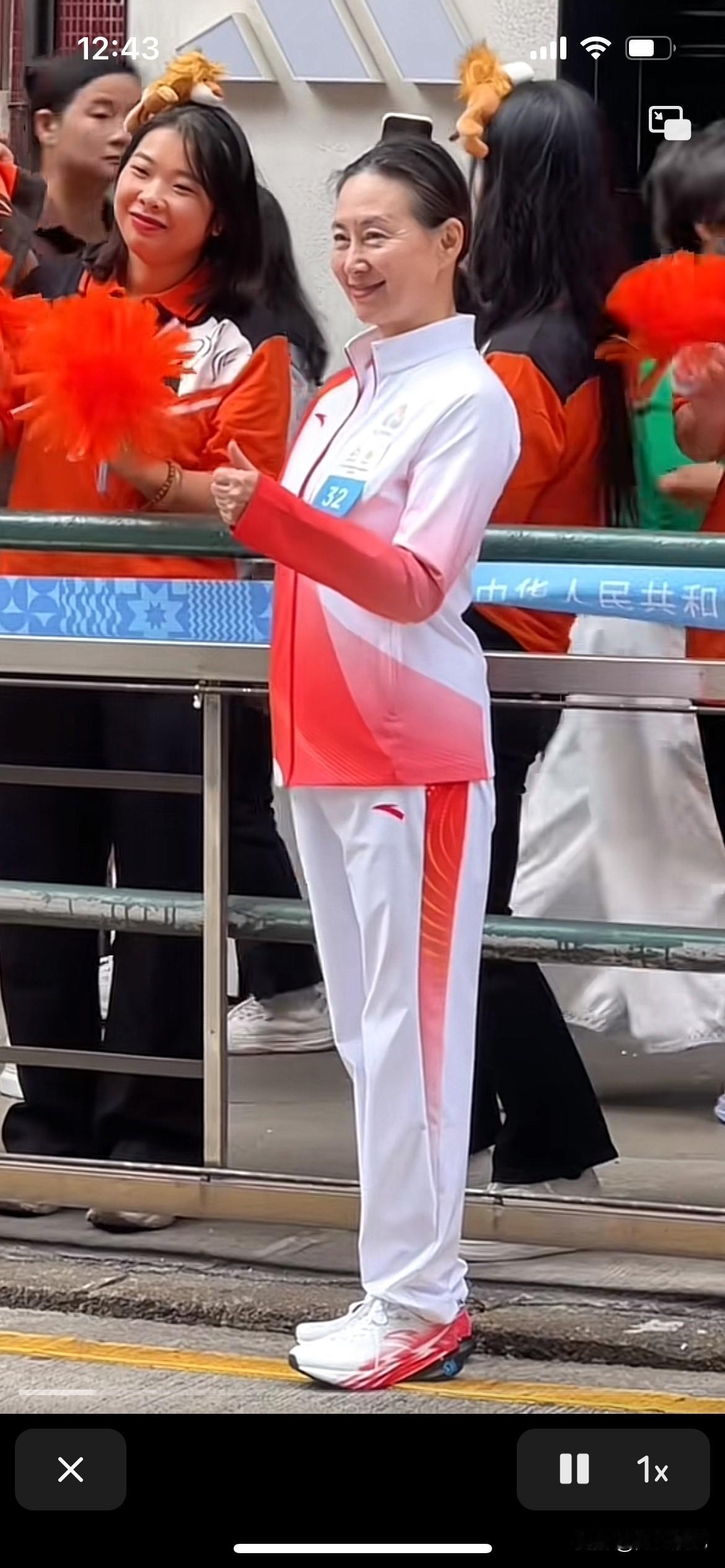 何超琼女士怎么那么老了，到底经历了什么，惊奇的发现很多明星都慢慢变老了，也不喜欢