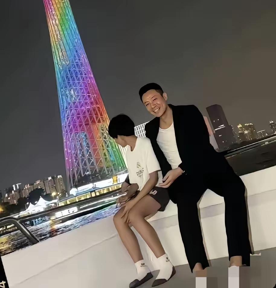 汪这种父亲，估计全国真没几个。汪和大S离这么久可只要儿子出现在镜头前，他一定