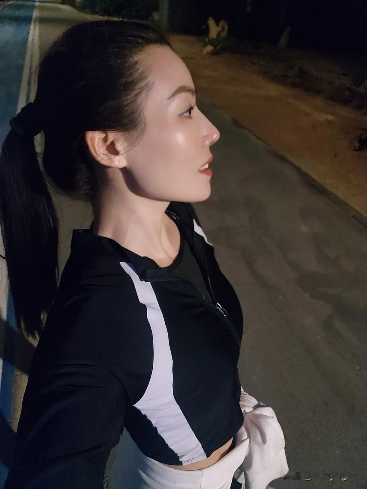 用最美的姿态，遇见更好的自己，永远积极向上，永远自信阳光！永远向上的自己