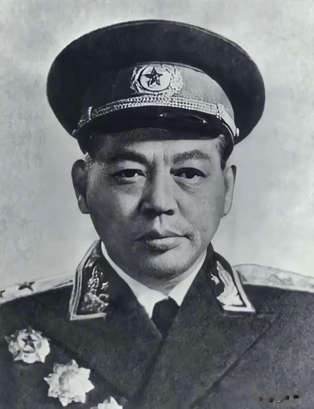 1939年八路军弹尽粮绝被围，地主堵路不许突围，团长拔枪后：全员跟我进大院