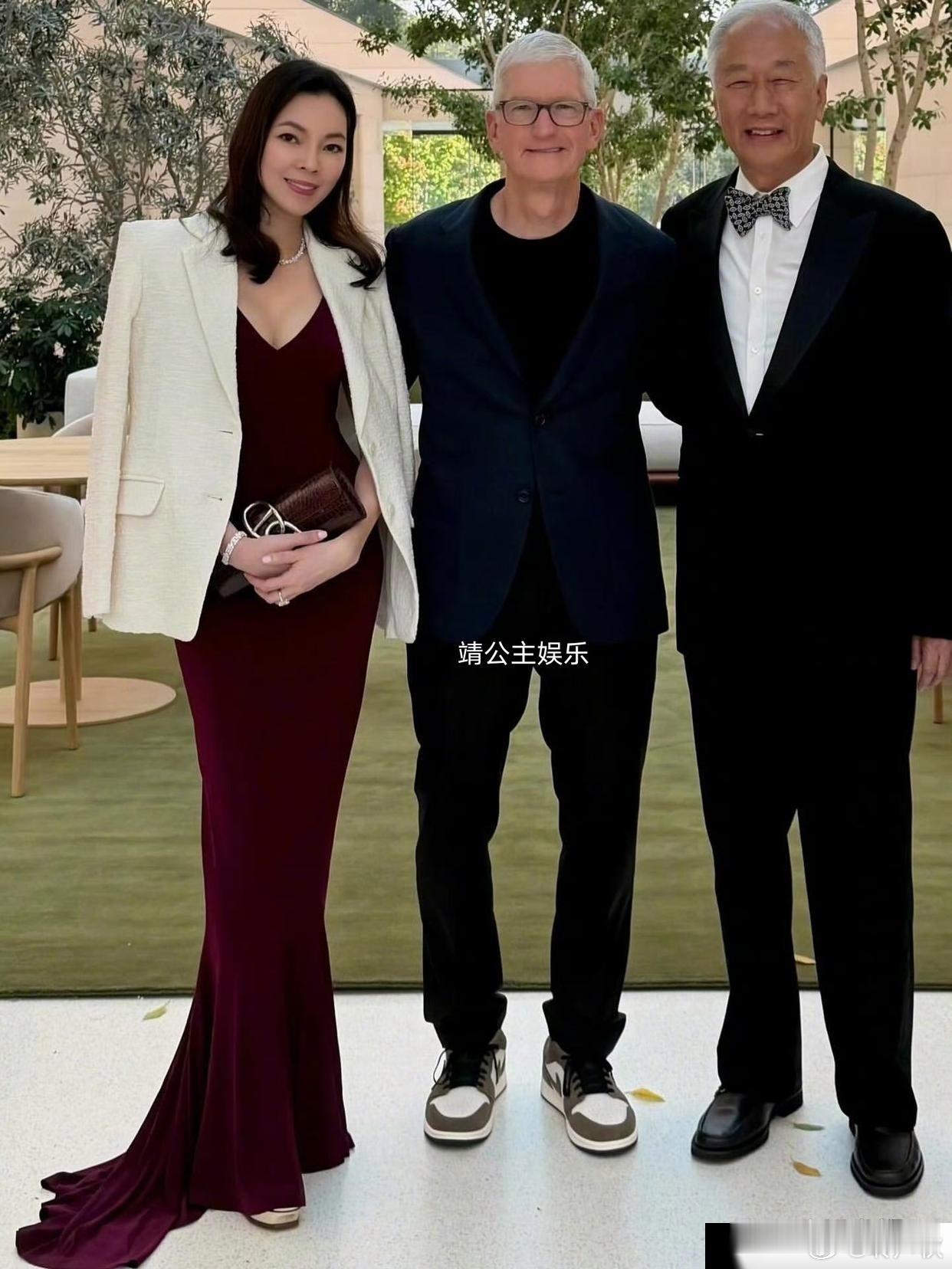 郭台铭和曾馨莹现身加州，参加库克的离职晚宴。​​​