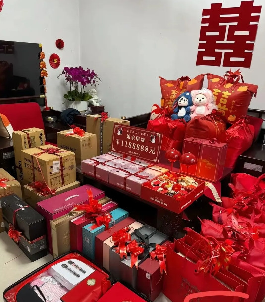姐姐要结婚了，妈妈给的陪嫁，看的我都心动了。