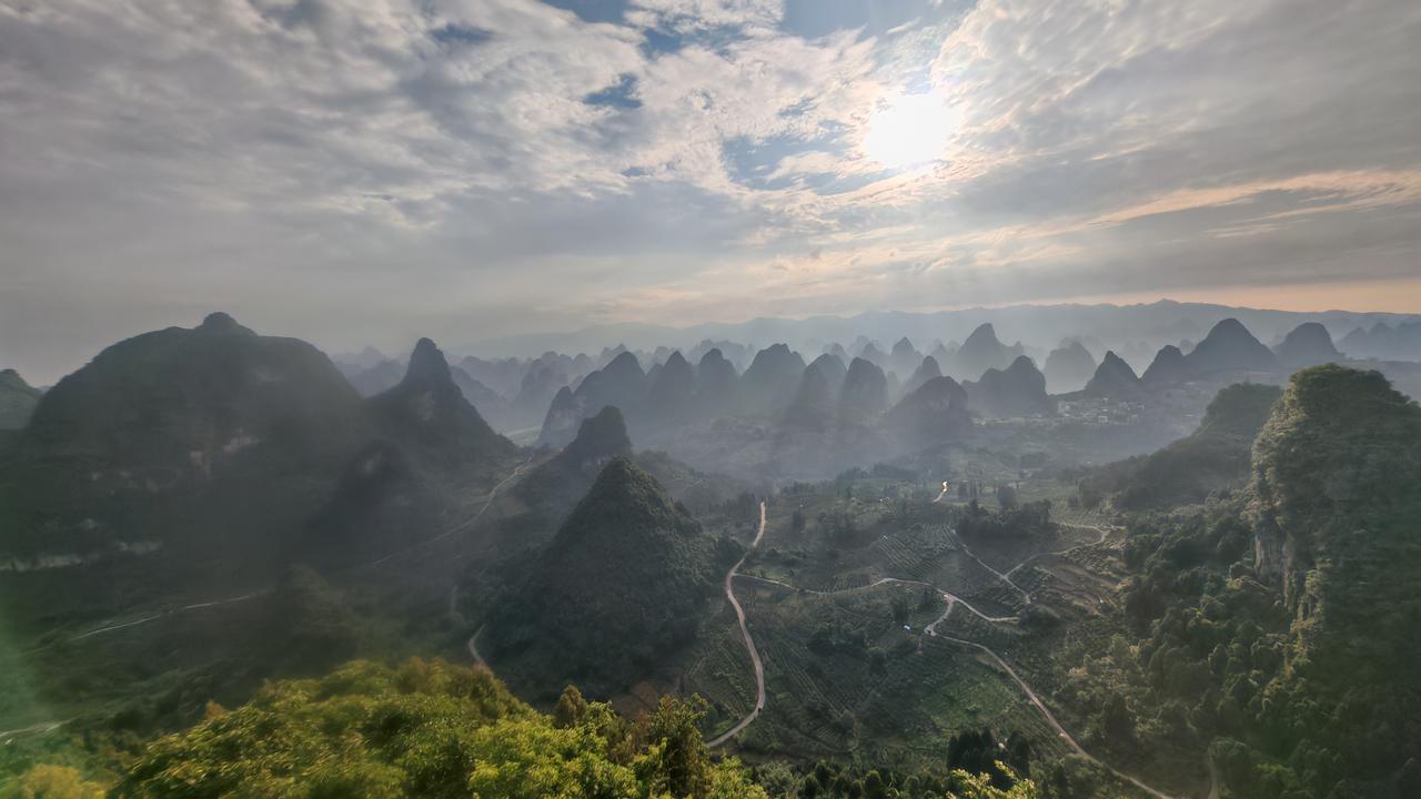 中国摄影圈大美阳朔.圣光普照的夏日风景。（手机摄影）