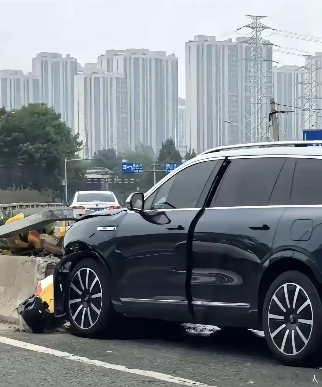 这是啥车呀？长得可真够特别的啊！​​​
