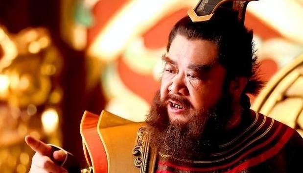 733年，安禄山笑眯眯的对刚给自己穿完衣裤的李猪儿说：“猪儿，想永远伺候我的话，