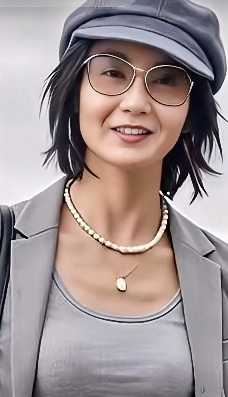 真是难为了50岁女人！作为一个50岁女人，我已经好几年没怎么买衣服了，不是因