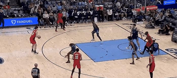 他真不是来NBA打中锋的。这球传得，比好多后卫都骚气！杨瀚森，又让老美教练集