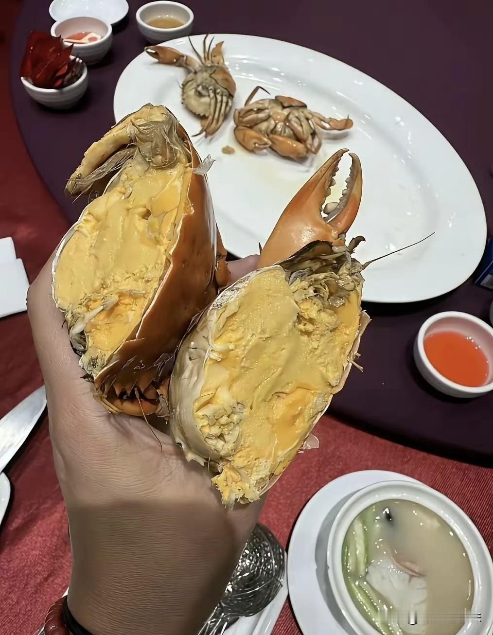 400块买的肥膏蟹，值不值？做海鲜的亲戚说这是人工“注膏”的