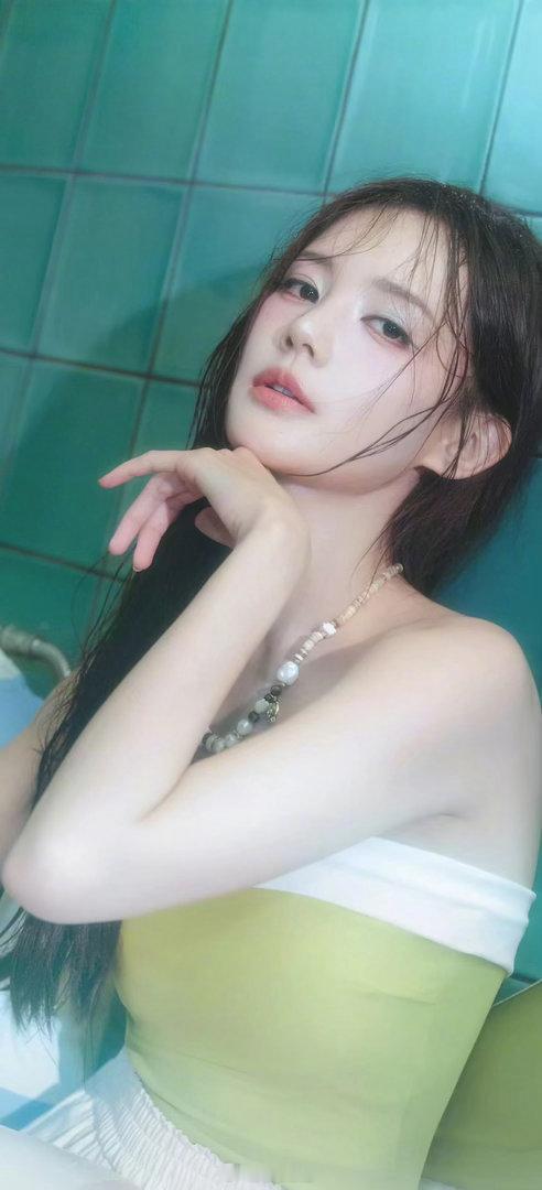李一桐颜值身材都不错​​​