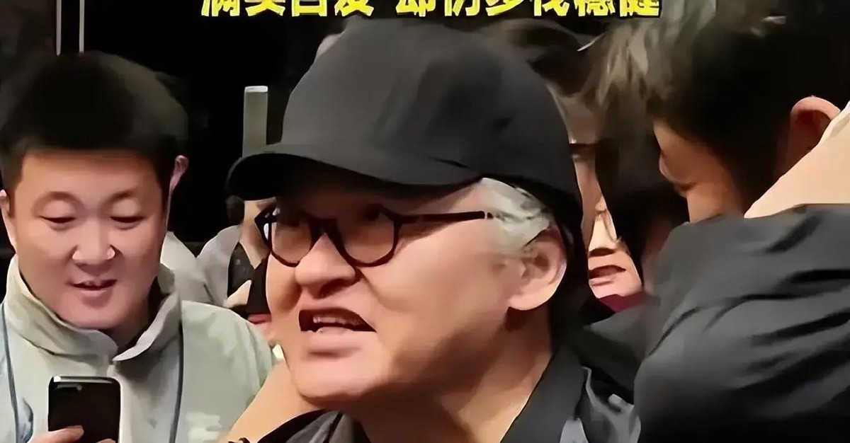 刘欢这事儿一出来，反倒是他弟弟刘啸，一个在北京电台安安静静做了二十多年主持的人，被推到了风口浪尖大家