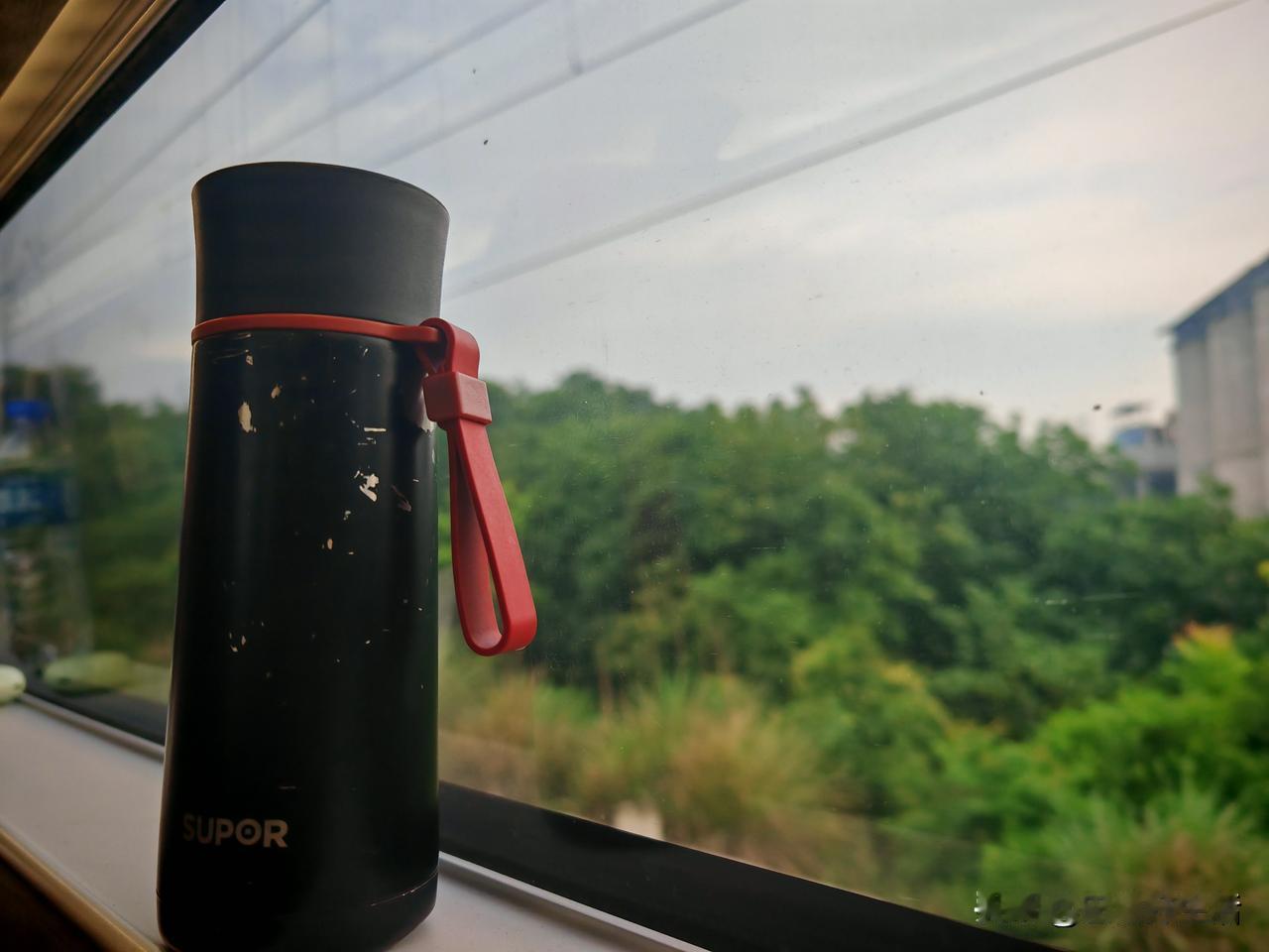 北碚人真的好郁闷啊，六点起来打车去重庆西坐高铁，结果到了7点55分，往外面一看，