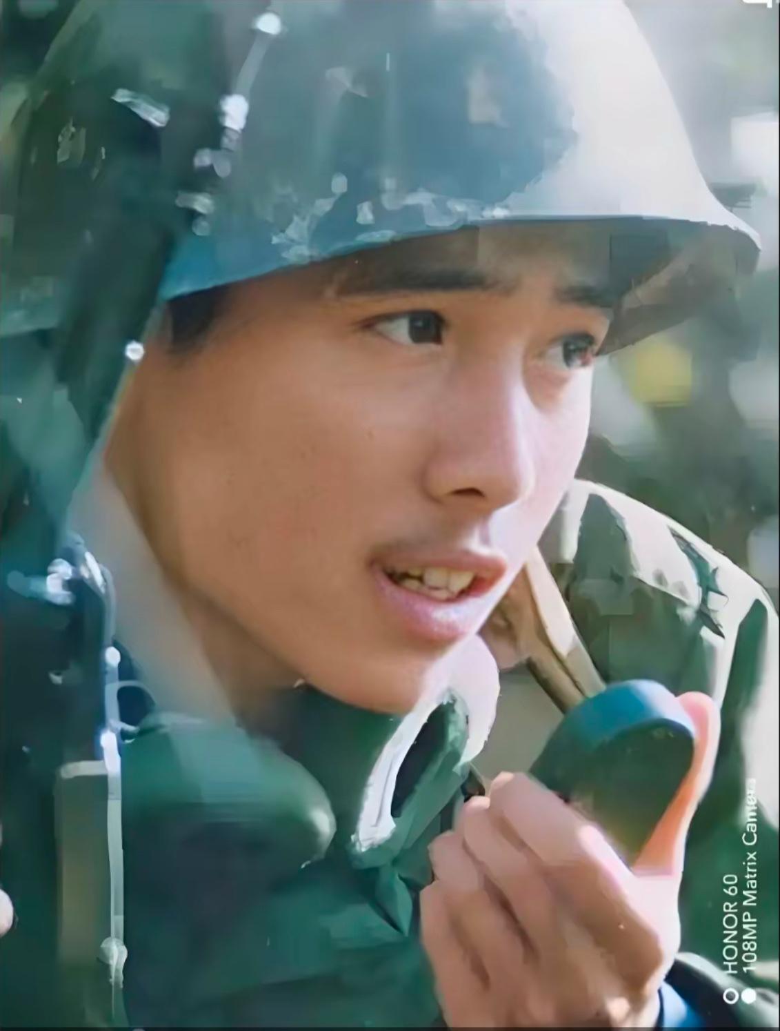 郑武军，陕西西安人，1987年1月7日，“黑豹行动”战斗最激烈的时刻，通信兵郑武