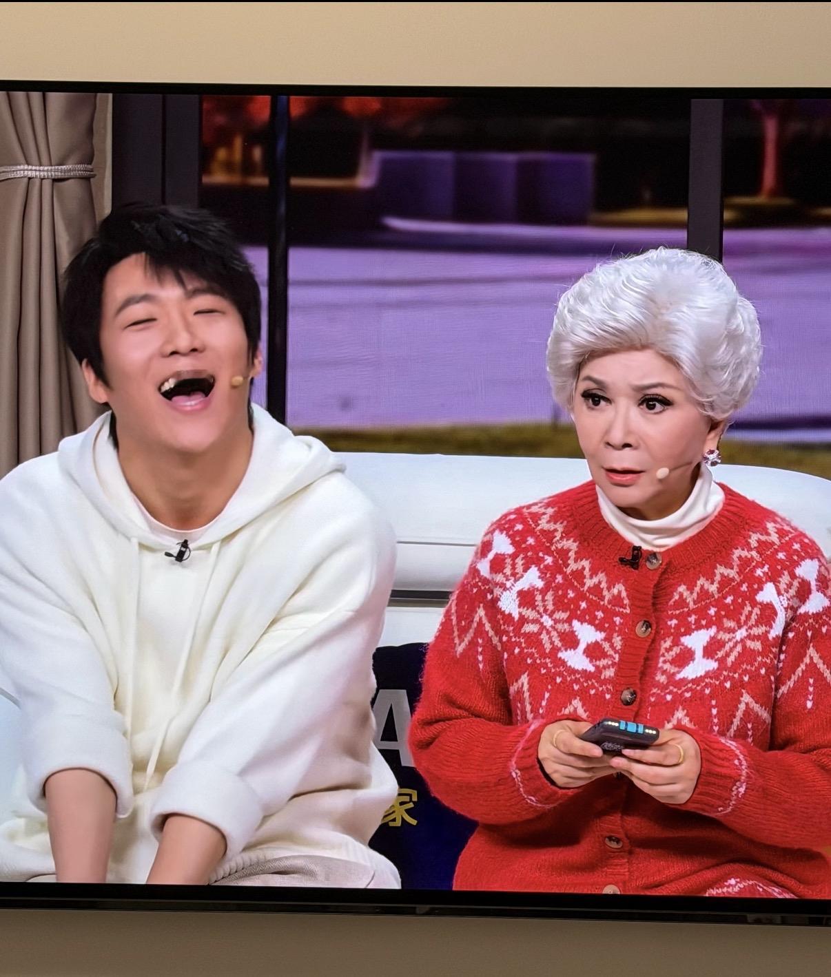 什么叫“为了一碟醋，包了一盘饺子”，看看蔡明和王天放的小品《奶奶的最爱》你就