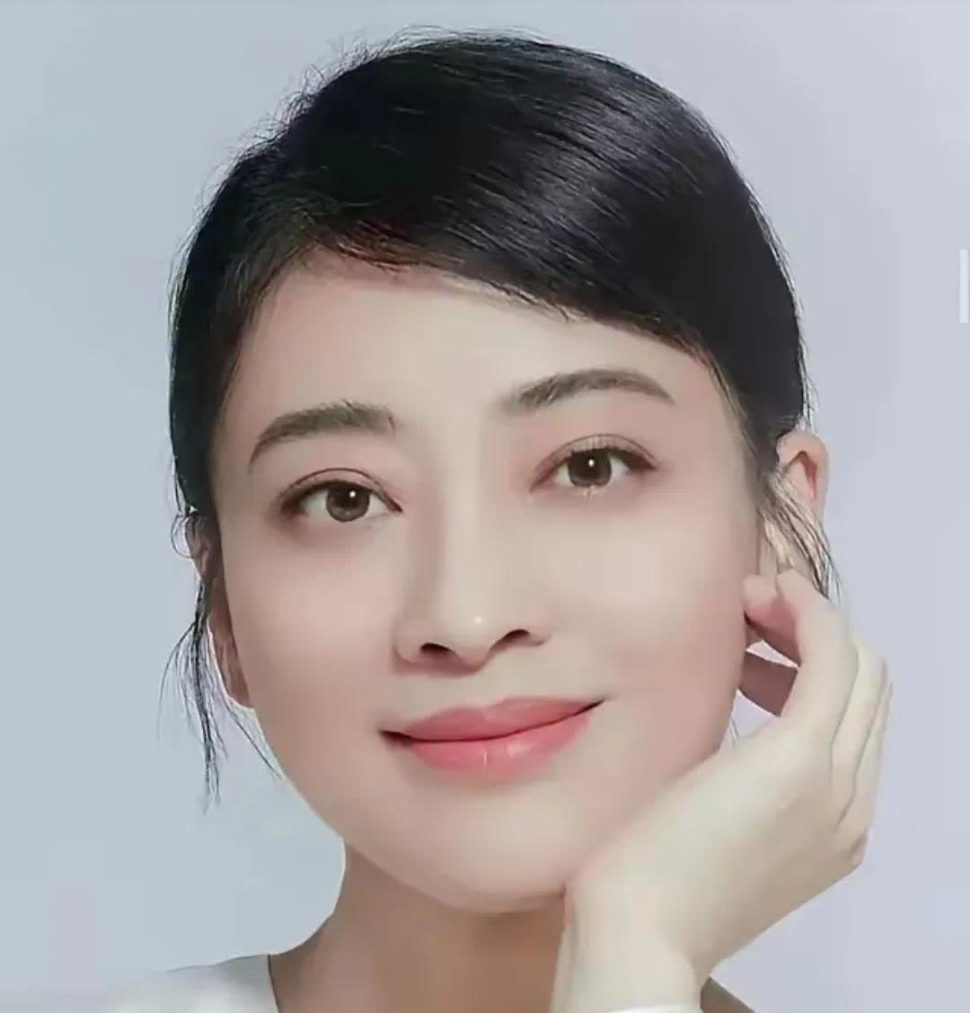 朱媛媛生前最好的15个朋友：1. 辛柏青：丈夫，同班同学2. 陶虹