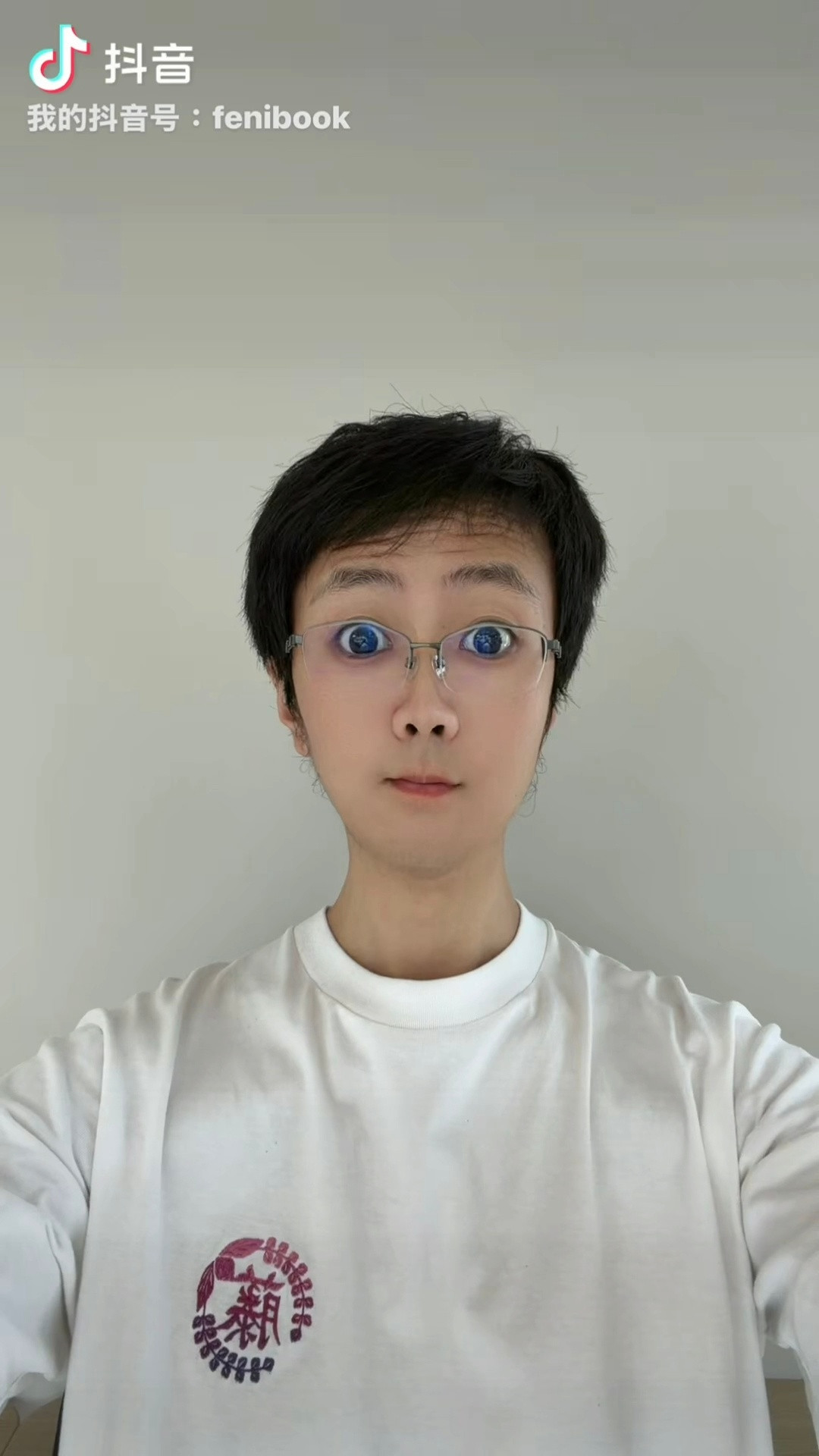 卧槽，抖音这个美颜能把人美成外星人[笑着哭][笑着哭][笑着哭]​​​