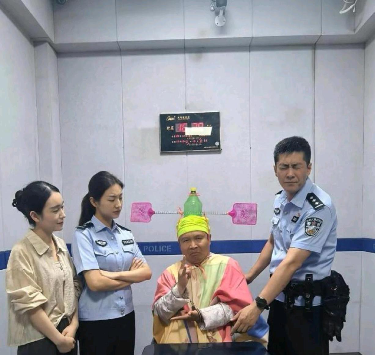 碰到这种人，警察可无奈了，没违法又没法带回去，关键带回去都不知搁哪儿。