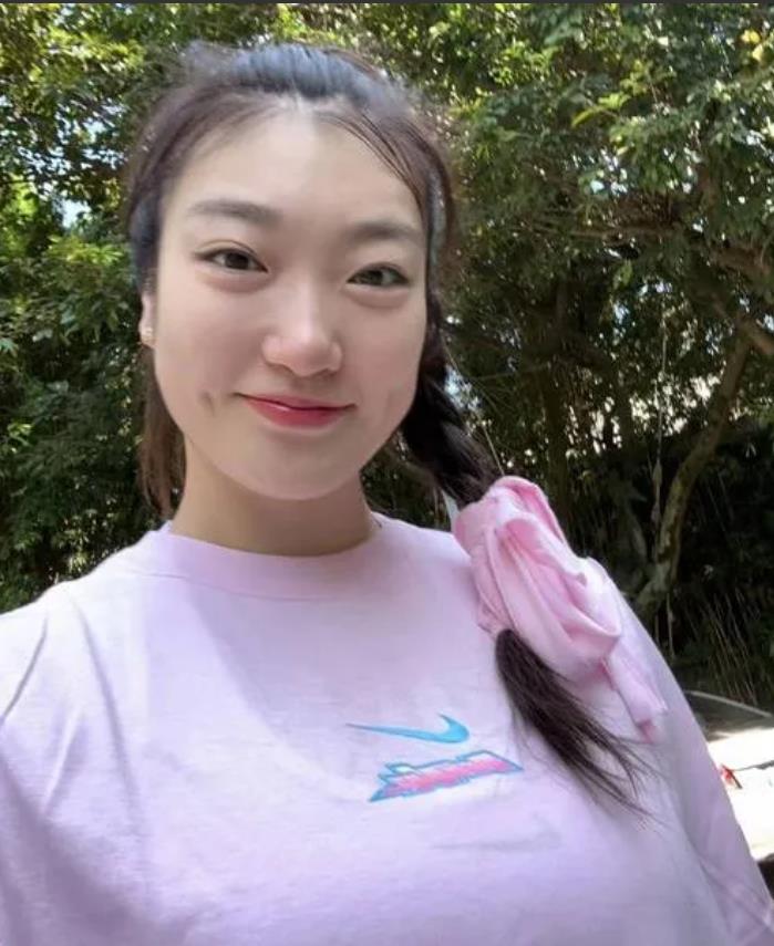 李梦是很多球迷喜欢的球员，这次无缘国家队名单，引起了很多议论。其实李梦的落选早有