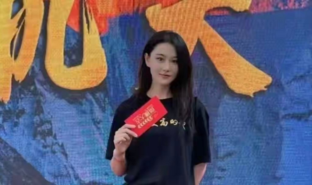 张馨予新剧上央视一套，素颜演援藏医生，她主动把最不缺的东西——那张脸，藏了起来，换来一个让人重新打量