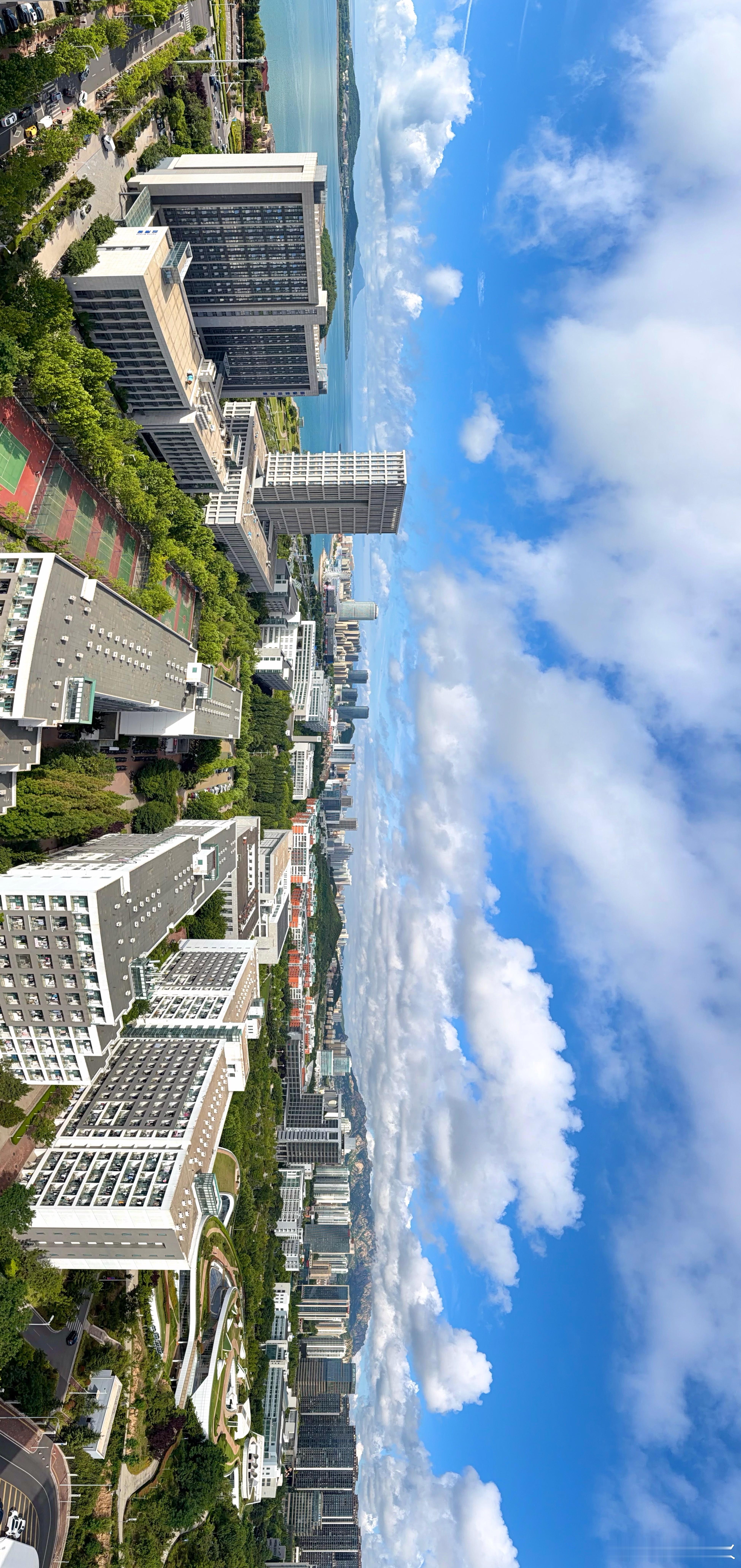 一觉醒来，青岛的盛夏到了☁️早安！青岛·中国石油大学(华东)