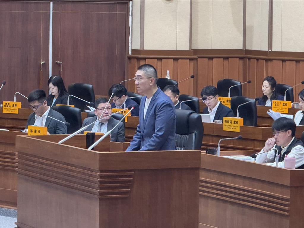 绿要求"为张渊翔道歉"!谢国梁回应了。基隆市前民政处处长张渊翔被指涉嫌利用民政系