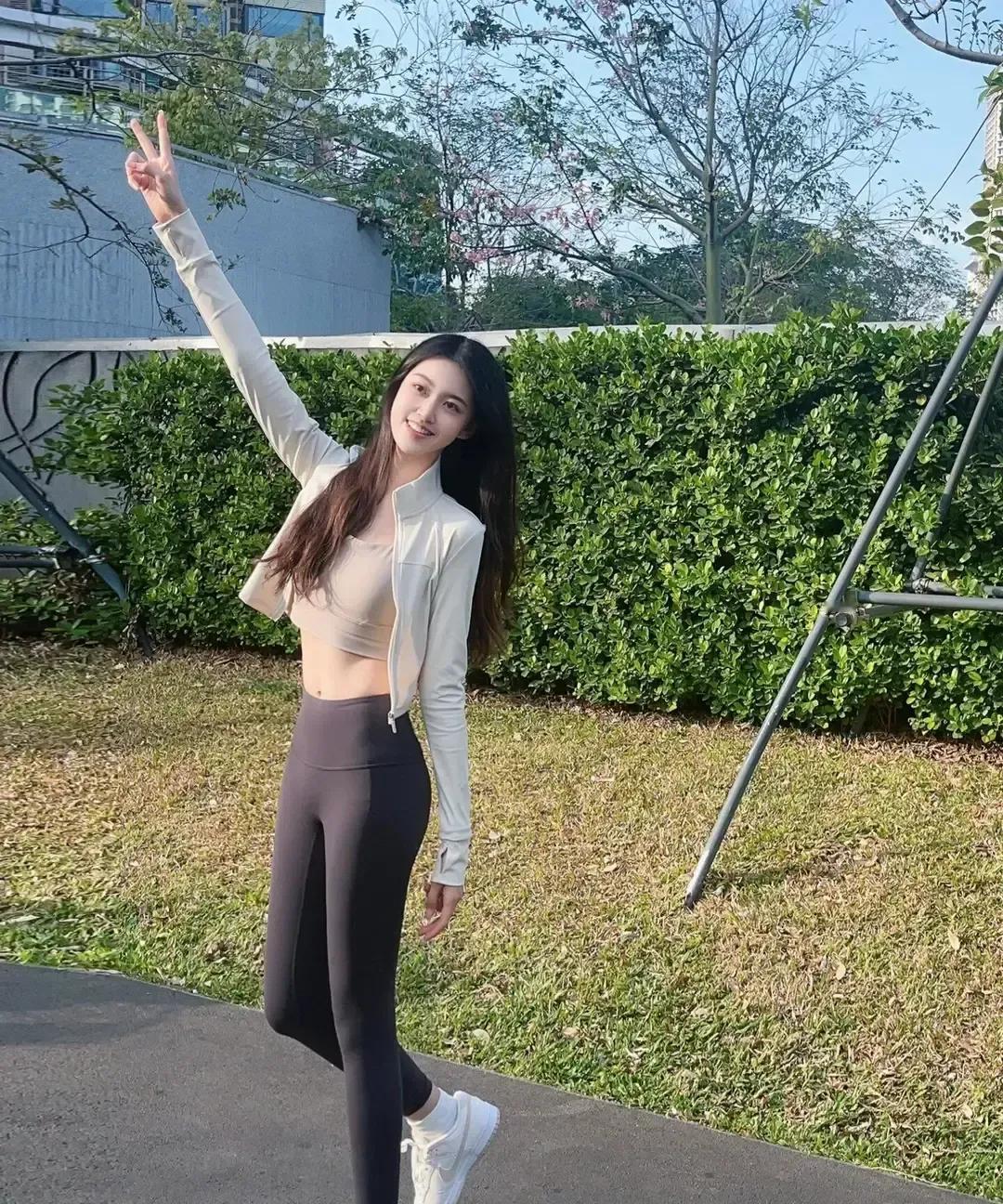 朋友女儿30岁没谈过恋爱，昨天突然甩出一张择偶清单：年薪30万起步、房车全款、父