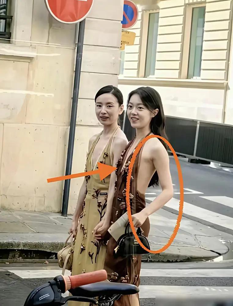 董洁46岁，有一个十几岁的儿子。赵今麦24岁，未婚。这俩明明相差22岁，看着