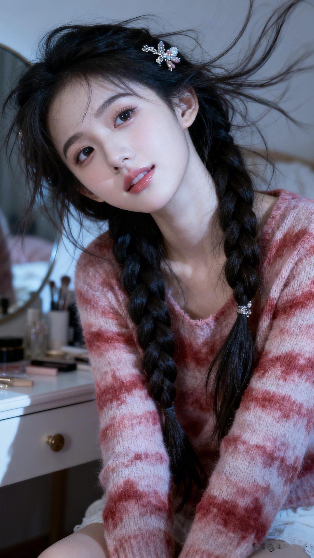 ：一天就要结束，最轻松的时刻总要留给自己。卸妆前的最后一点柔情，睡前的最后一丝温