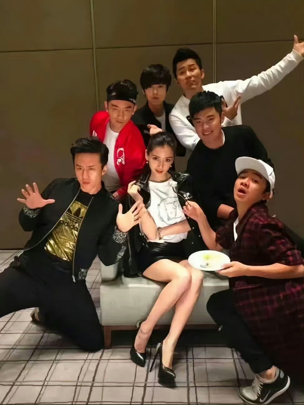 曝李晨郑恺陈赫Angelababy上海聚餐十二年光阴未改初心！初代跑男核心成员重