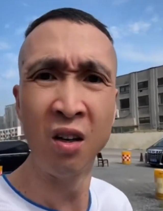 条子韩兆直接开撕了，点名道姓，一点面子没留。他录了段视频，拿杨少华老先生当年的话