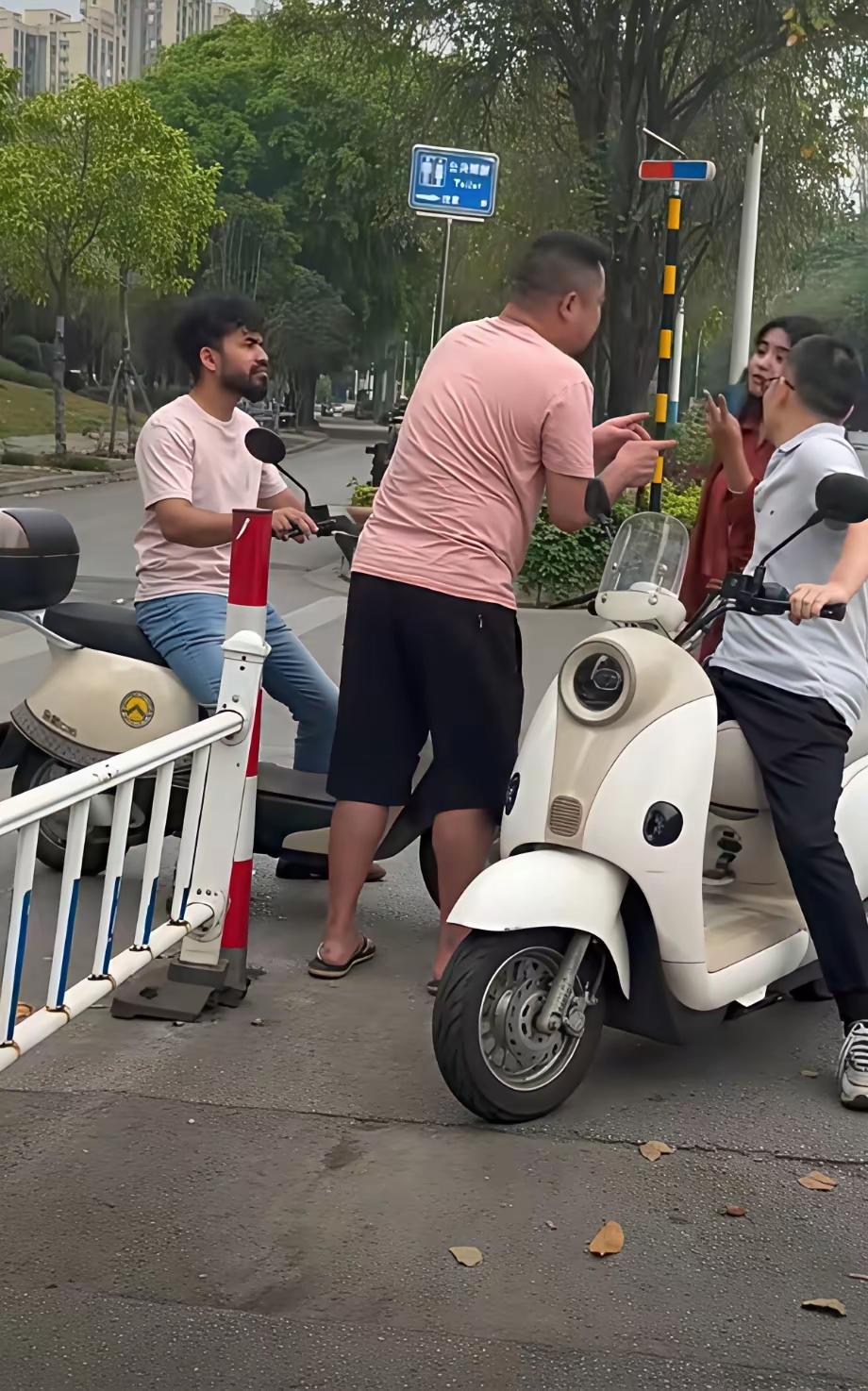 炸锅！柳州街头老外骂“stupidchinese”被掌掴！血性还是违法？全网吵