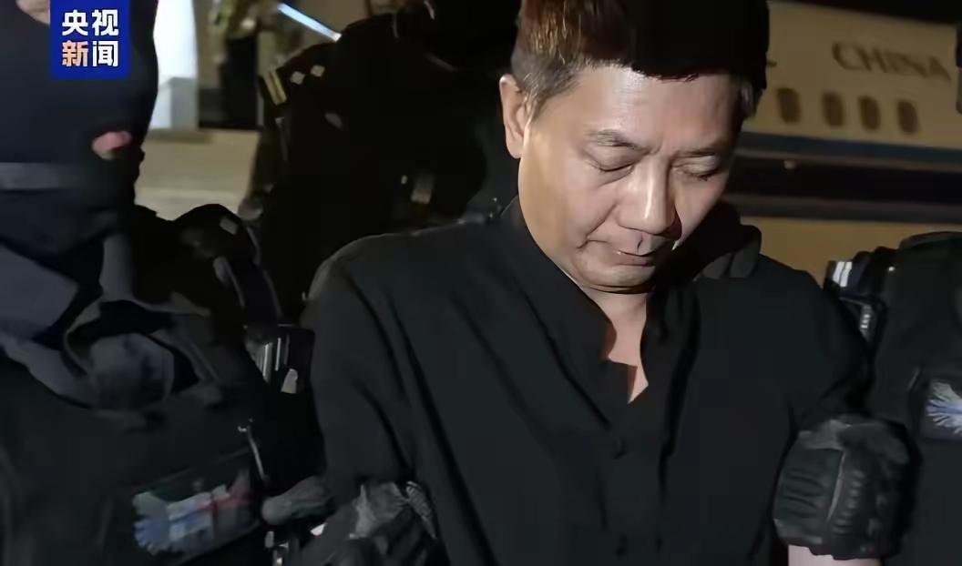 这厮在一周前就在自媒体流出被押解回国。6月17日权威报道实锤！长得一表人才，就是