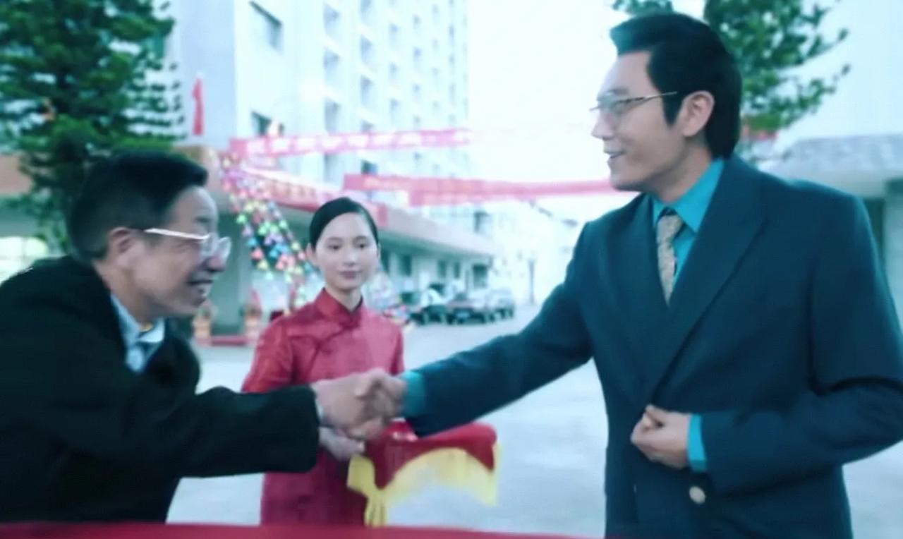一年后，卢少骅改名林彬，来到了广西的古竹县，说是要做红豆杉生意，首次就投资一亿三