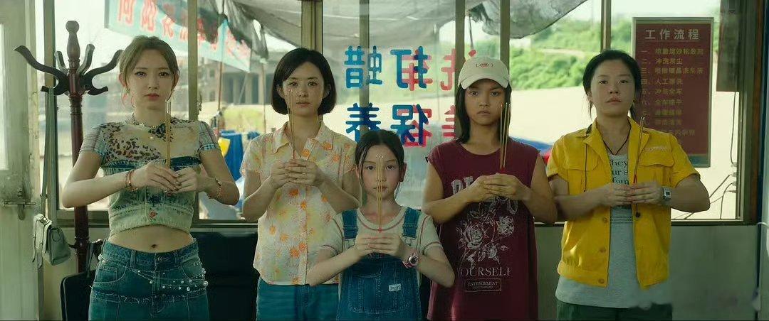 赵丽颖向阳花收视破2登顶我靠，赵丽颖不愧是收视女王啊，电影上星都这么高收视率​