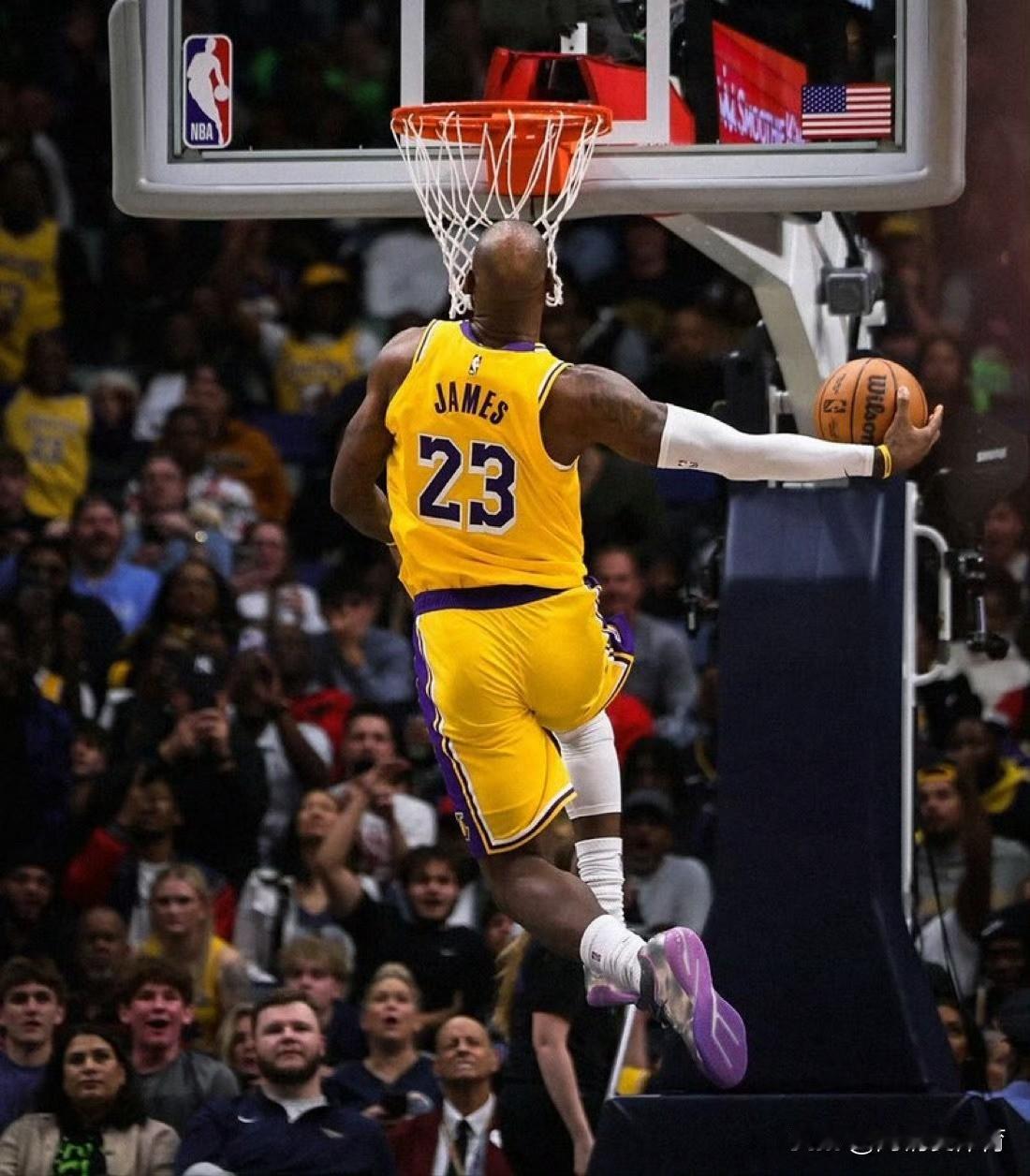 你们觉得相较于上赛季，湖人本赛季是更强还是更弱了？目前湖人31胜19负，和上