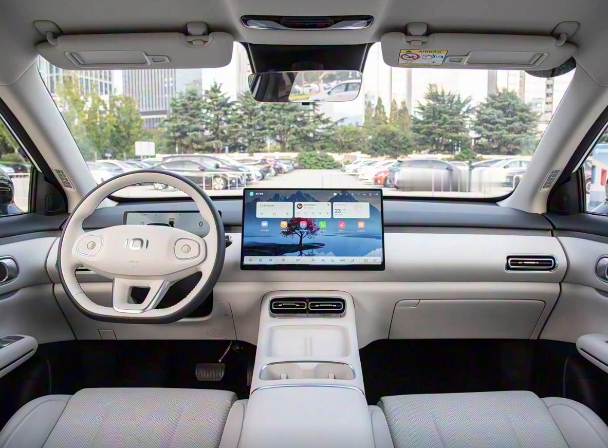 没想到这两款车会有什么交集？启源全新Q05和吉利星愿。印象中它们不是一个重量级