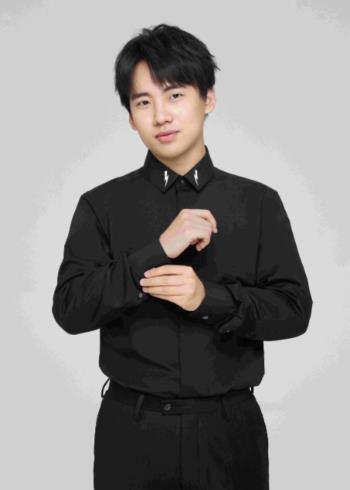 郭麒麟对接回应KTV传闻根据网络曝光，严浩翔去ktv，刘昊然/郭麒麟作陪。对此