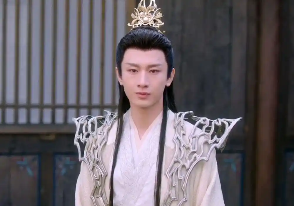 成毅真的是太棒了，同样的衣服却演出了两个不同人的感觉，而且大家还能一眼分清楚。真的是太考验演技了。除