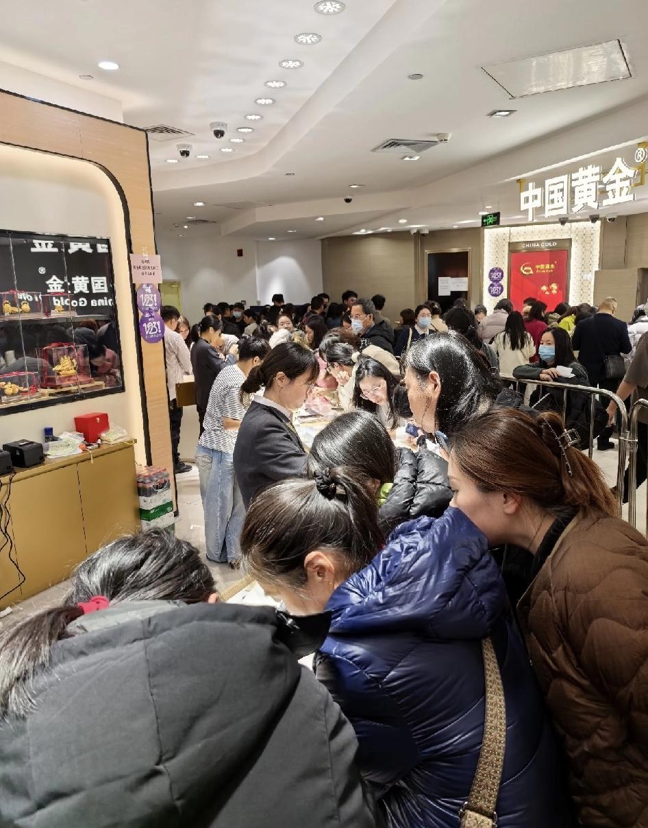 奉劝大家一句，不要再买黄金了，不是因为黄金价格又涨了，而是现在黄金的价格越涨