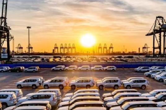 4月27日，CNN报道:“美国和以色列2月底挑起对伊朗的战事后，全球约1/5的石