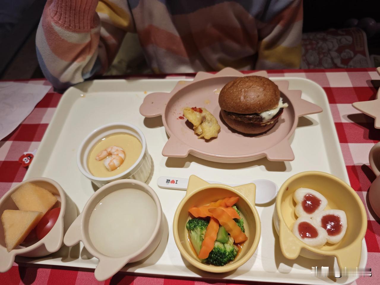 我前几天在网上分享自己吃了一顿西贝，被喷到emo了。。。唉。。以后再也不吃了。西