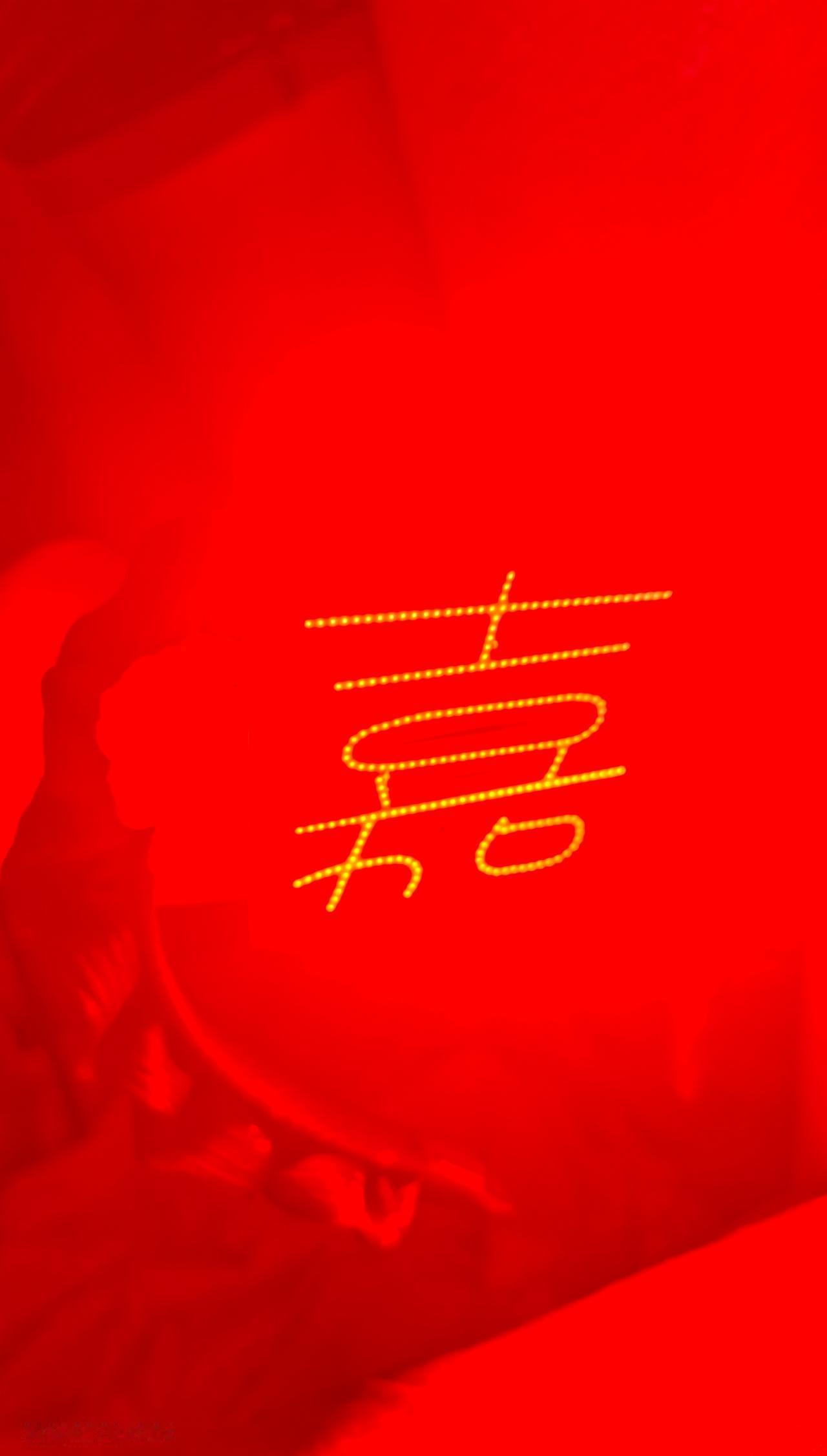 任嘉伦青岛星星火火音乐节从会会那里领的这个“嘉”灯牌🉑太爱了，超级亮！！！亮度