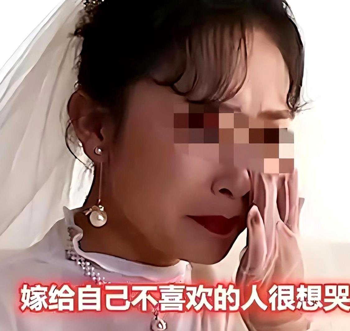 2006年，上海一位新婚女子始终拒绝与丈夫同房，分居两年后提出离婚诉讼。丈夫得知