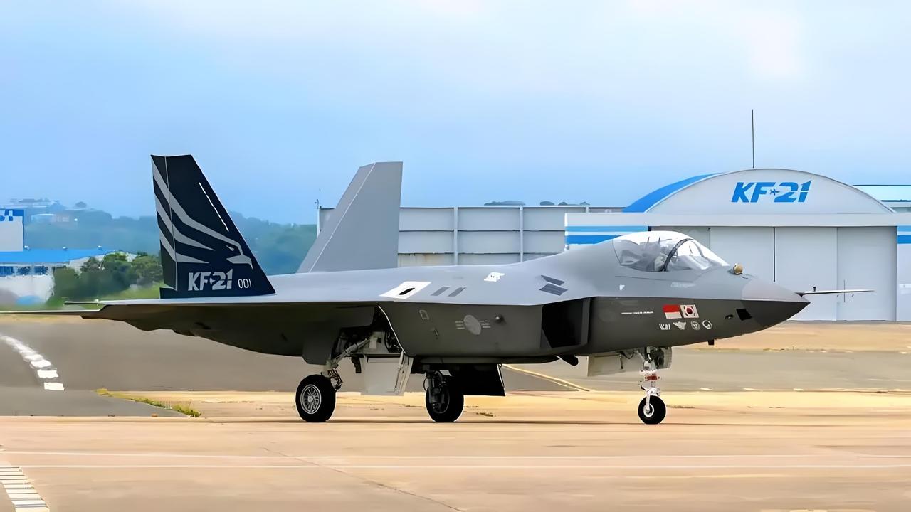 中日韩齐了，KF-21只是开始，后面那步才最关键。韩国人自己造的战斗机，真的