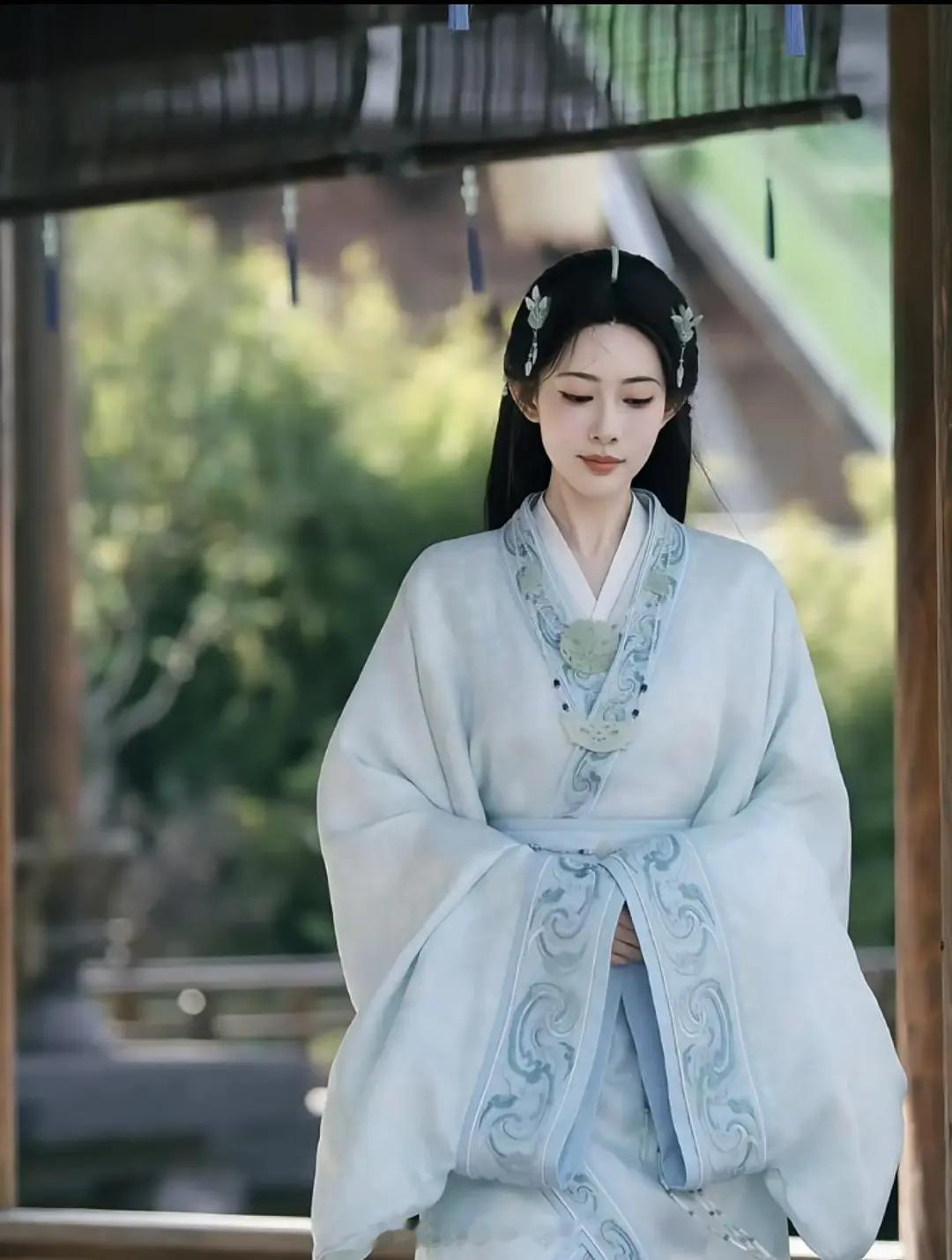 孟子义《将门毒后》的新造型，还挺素的。