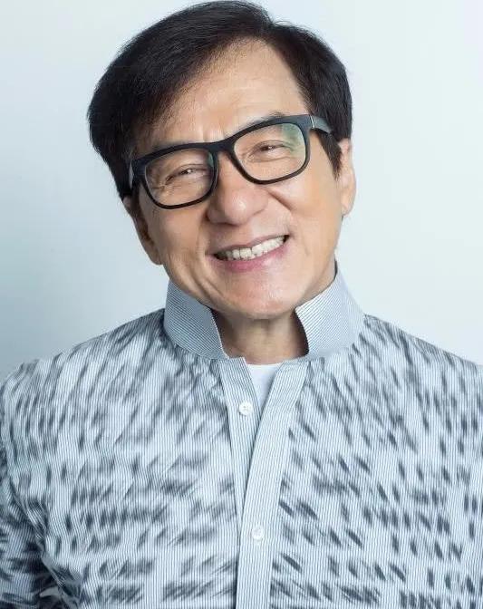 71岁成龙：我是演员，不只是会动作71岁的成龙，在影坛摸爬滚打超60年，拍过2